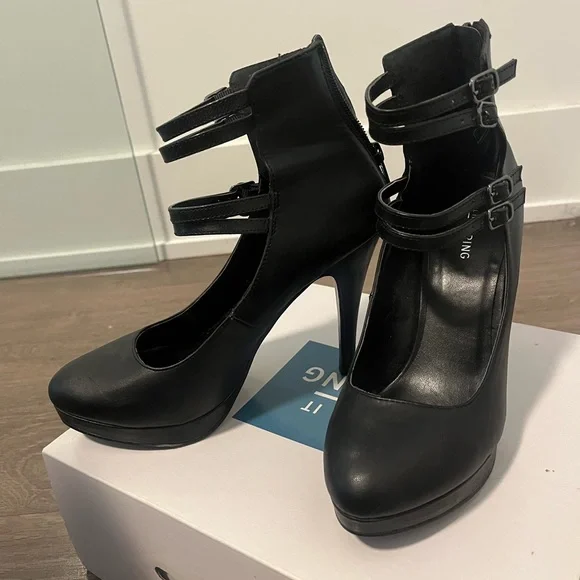 Call it Spring Drinnan Platform Heels Size 8.5 - Picture 1 of 4